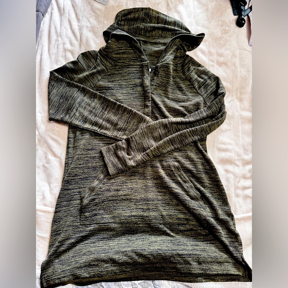 Thyme maternity/nursing sweater